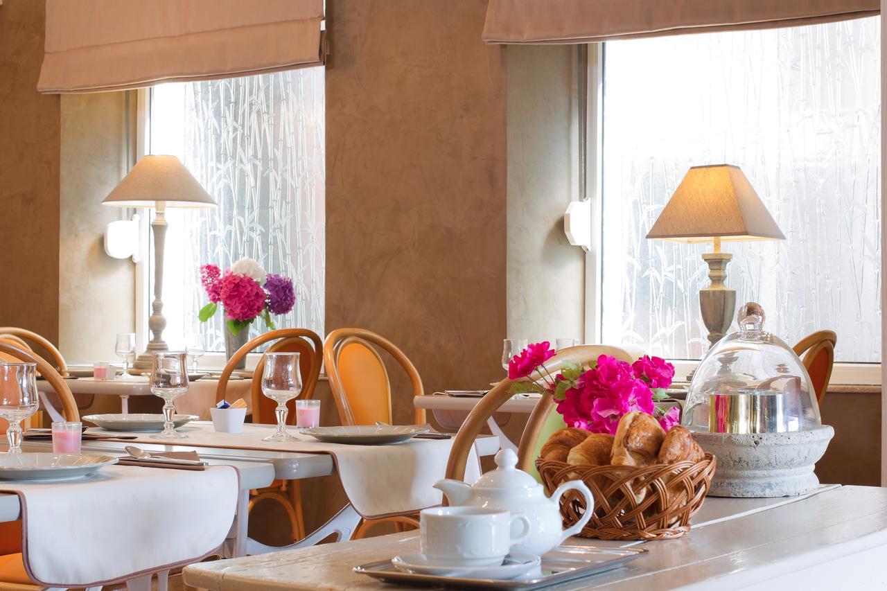 Hotel Le Roosevelt จิเวต์ ภายนอก รูปภาพ